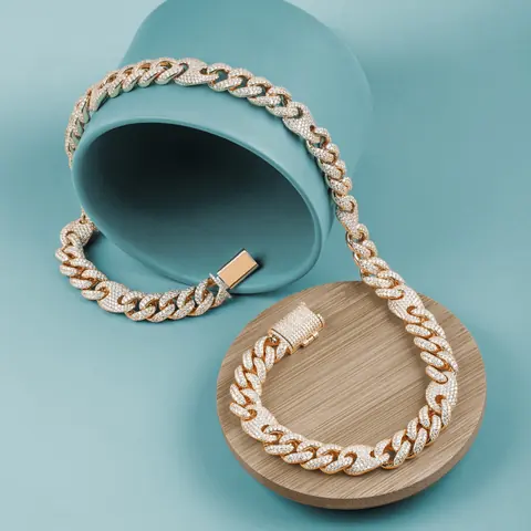 Gold chains at Bafna Jewellers