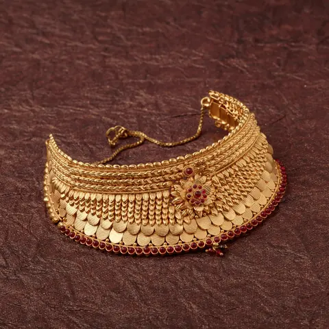 Gold necklace and haar at Bafna Jewellers